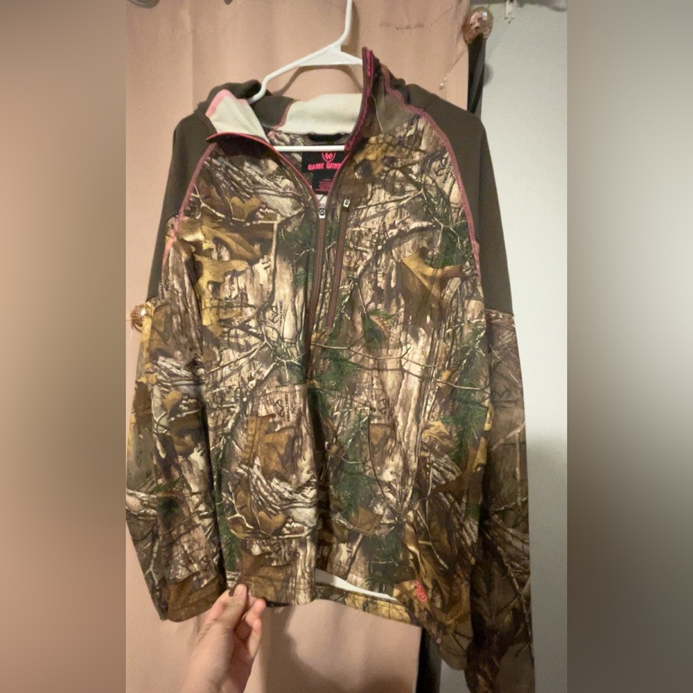 Women’s camo zip up